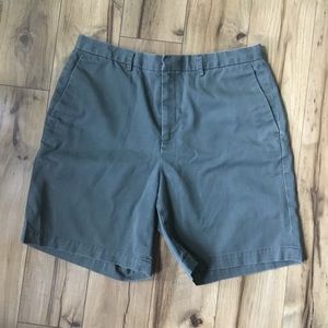 Banana Republic Army Green Chino Khaki Flat Front Modest Mid Thigh Shorts